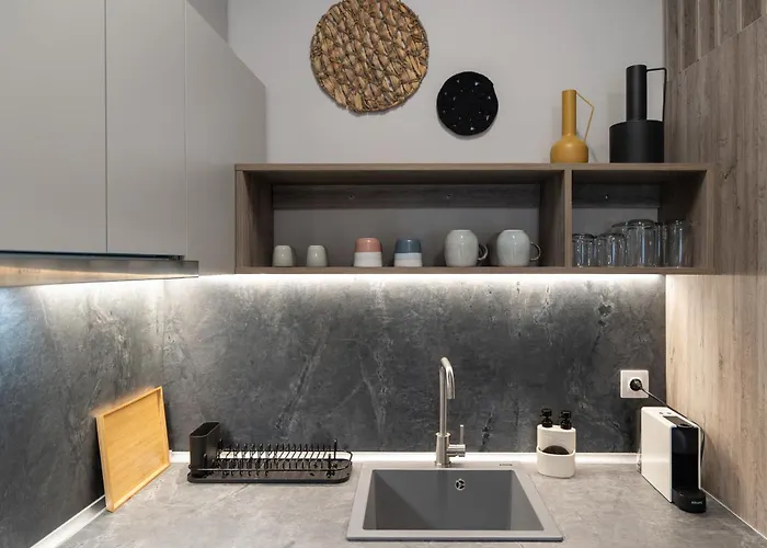 Urban Hub - Downtown - Balcony - 200mbps - Netflix - Ac Apartman