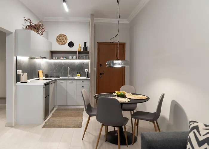 Urban Hub - Downtown - Balcony - 200mbps - Netflix - Ac דירה סלוניקי