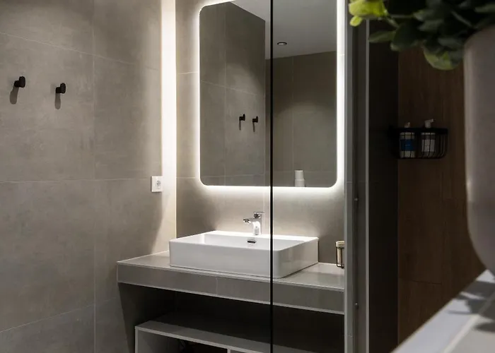 Urban Hub - Downtown - Balcony - 200mbps - Netflix - Ac