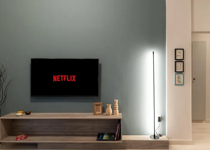 Urban Hub - Downtown - Balcony - 200mbps - Netflix - Ac *