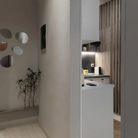 Urban Hub - Downtown - Balcony - 200mbps - Netflix - Ac Apartment *
