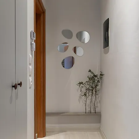 Urban Hub - Downtown - Balcony - 200mbps - Netflix - Ac Apartment *